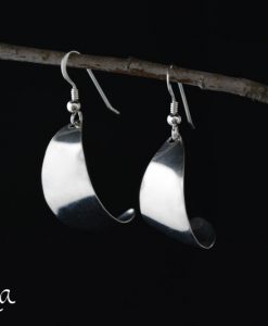 Helakka hopeakorvakorut lusikoista