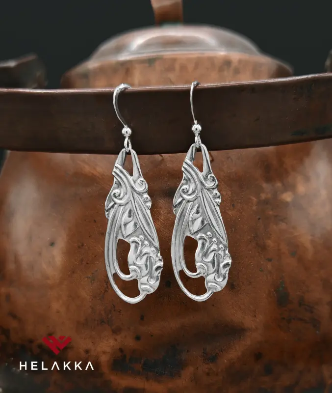 Helakka lusikkakorut korvakorut kellokukka