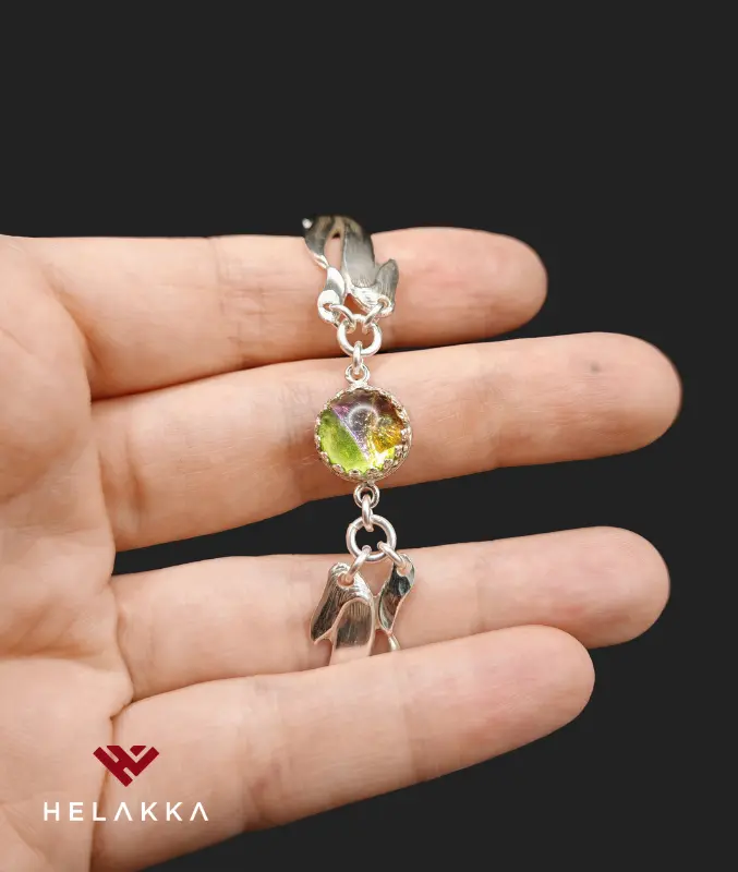 Helakka lusikkarannekoru lasilla vivahde